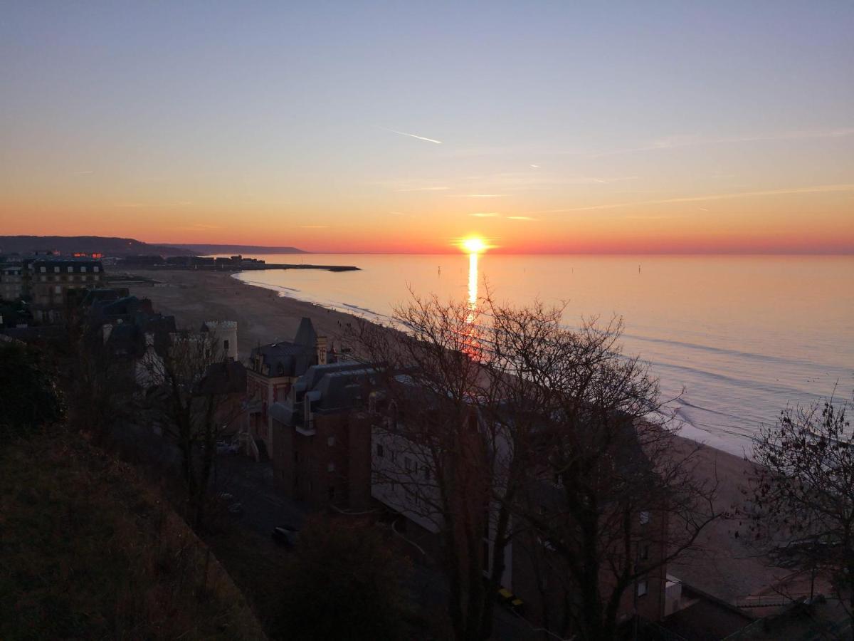 Du Cote De Chez Swann 1 Bed and Breakfast Trouville-sur-mer Exteriör bild