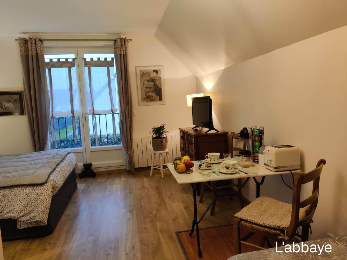 Du Cote De Chez Swann 1 Bed and Breakfast Trouville-sur-mer Exteriör bild