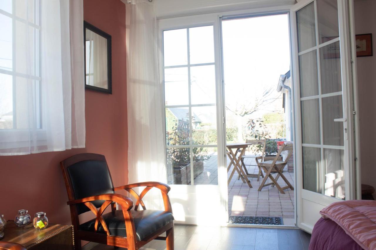 Du Cote De Chez Swann 1 Bed and Breakfast Trouville-sur-mer Exteriör bild
